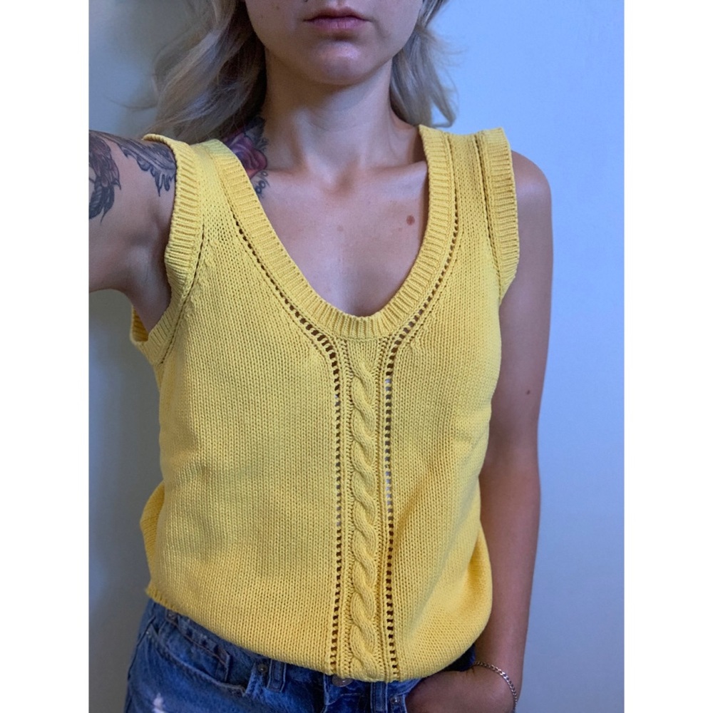 Small, MAGGIE, vintage primary yellow knit tank 🌻